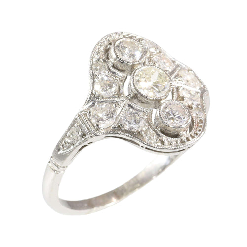 Bague 55 Géométrie en lumière : une bague Art déco en platine et diamant des années 1920 58 Facettes 25282-0064