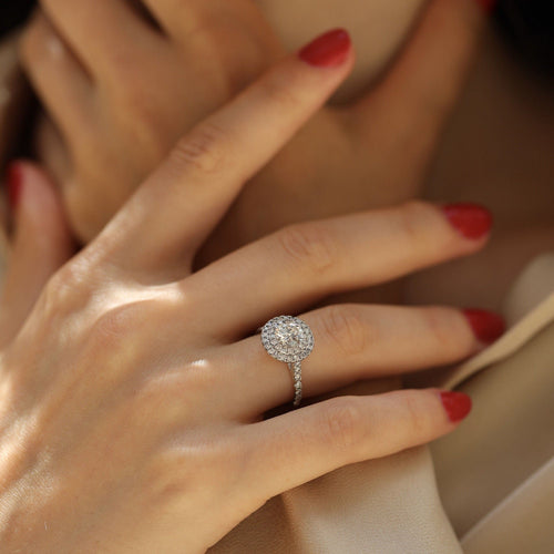 Bague 50 Solitaire Or Gris 18K – Diamant Central 0,82 ct E-VVS2 & Halo 0,50 ct – Certificat HRD 58 Facettes FB10625