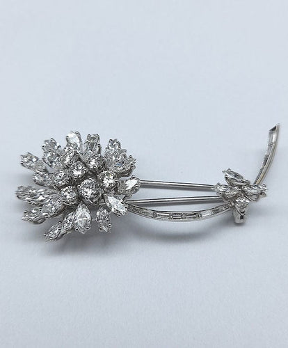Broche BROCHE MOTIF FLORAL PLATINE ET DIAMANTS 58 Facettes 250194