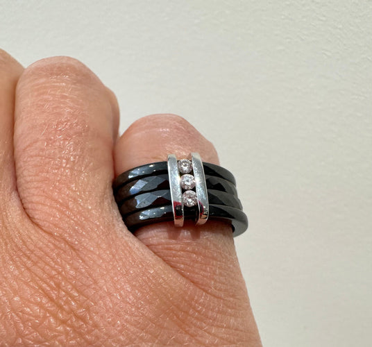 Bague 52 Guy Laroche - Bague 5 anneaux Céramique et Diamants 58 Facettes 11012/19