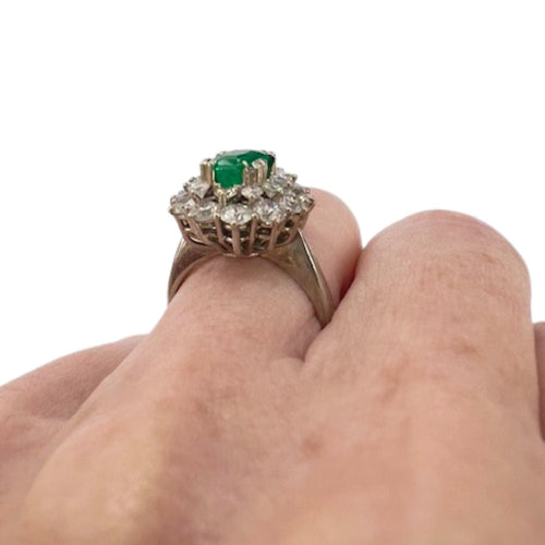 Bague 50 Bague design rétro en or blanc avec diamants et émeraudes 58 Facettes Q264B