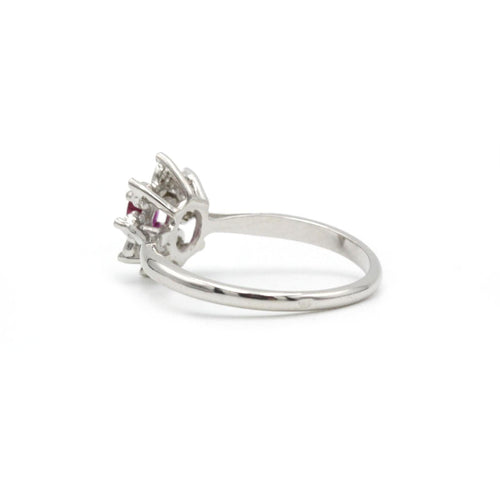 Bague 54 Marguerite - Or blanc, rubis et diamants 58 Facettes 1133