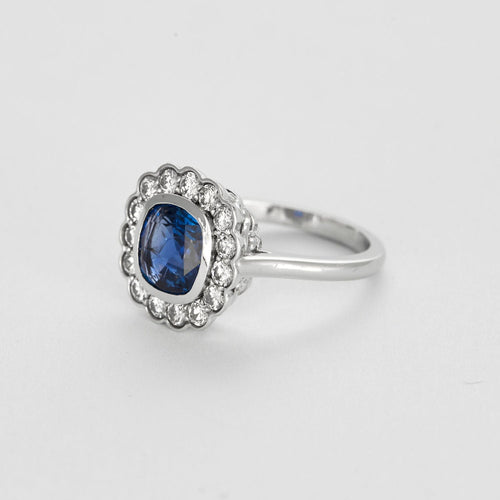 White gold, sapphire and diamond ring