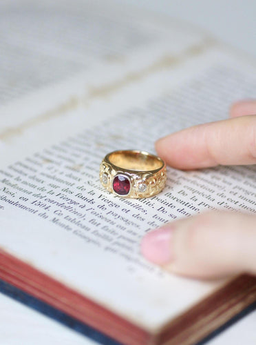 Bague 54 Bague Ancienne Bandeau or jaune, Rubis 1,70 Cts et Diamants 58 Facettes