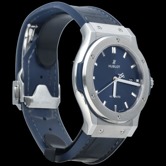 Hublot Classic Fusion Titanblaue Uhr