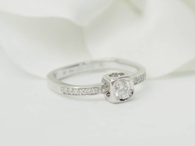 Bague 48 Bague Dinh Van Cube en or blanc et diamants 58 Facettes 33422