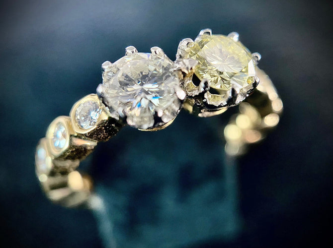 Bague 59 Bague or jaune sertie de deux diamants et jonquille 58 Facettes