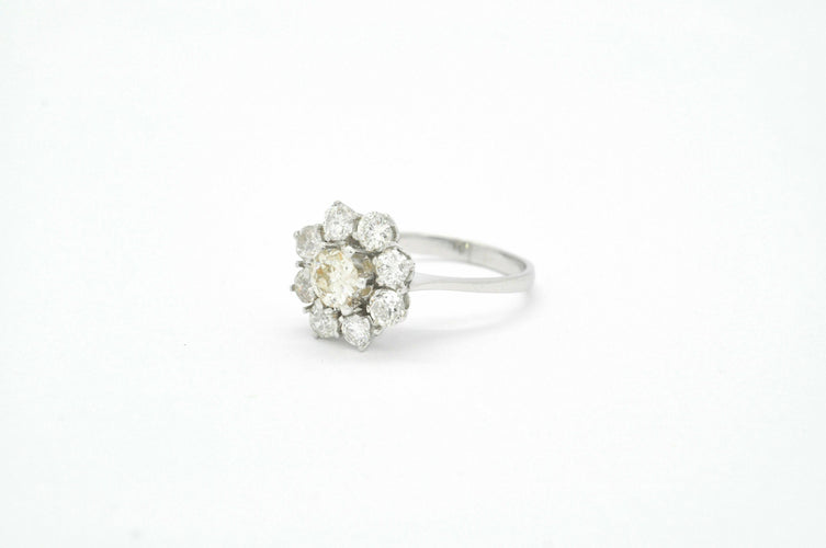 Bague Bague avec diamant central et contour 58 Facettes