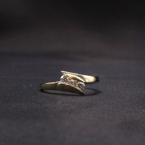 Bague Bague trilogie de diamants  sertie sur or jaune 58 Facettes