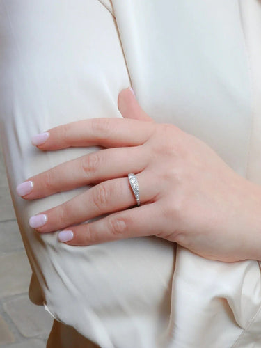 Bague jarretière ancienne en platine et diamants 1 ct 58 Facettes J203