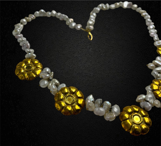 Collier Collier avec perles de rivière et marguerites en or jaune 58 Facettes