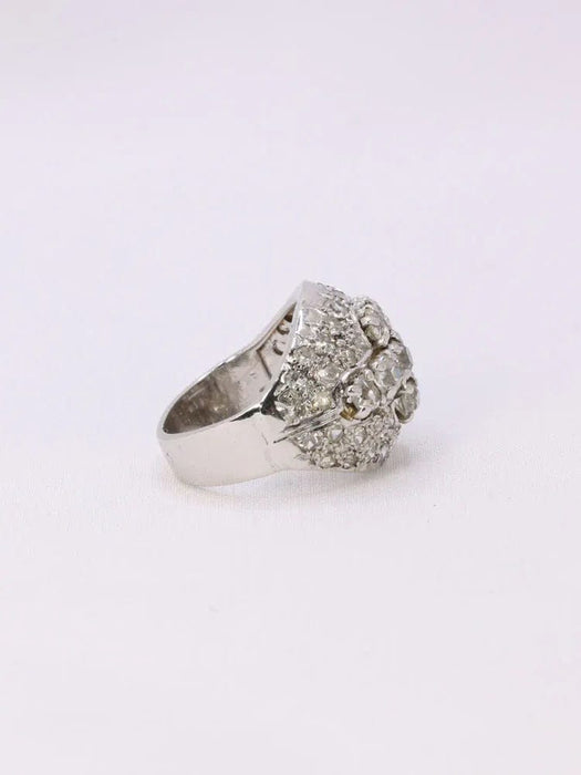 Anillo cúpula de oro blanco con diamantes talla antigua