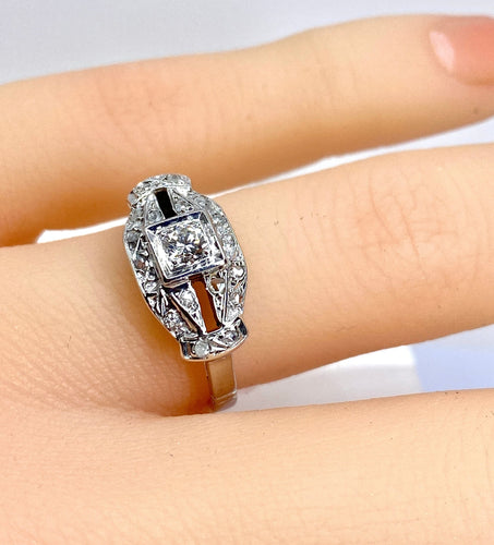 Bague 48 Bague en or blanc et diamants Art Déco 58 Facettes AB582