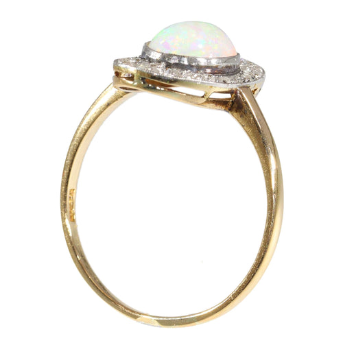 Bague 59 Échos du passé : une expérience intemporelle avec une bague en opale 58 Facettes 24332-0040