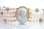Collier Collier camée agate et perles d'eau douce en or 58 Facettes 24794