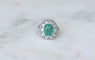 Bague Dôme Style Art Déco Emeraude 2,58 Cts et Diamants 58 Facettes