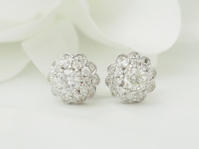Boucles d'oreilles Puces d'oreilles en or blanc et diamants 58 Facettes 33522