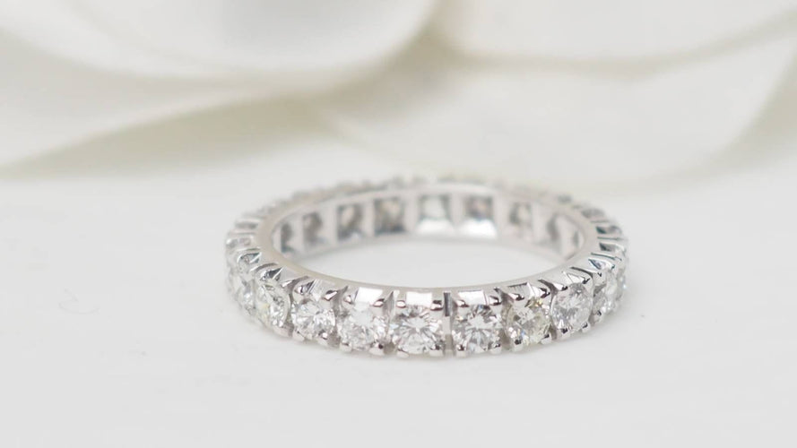 Bague 48 Alliance tour complet en or blanc et diamants 58 Facettes 30686