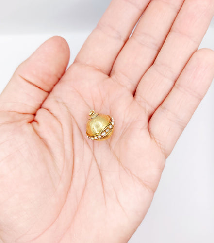 Pendentif Pendentif victorien or jaune sphère, perles et émail noir 58 Facettes A05590