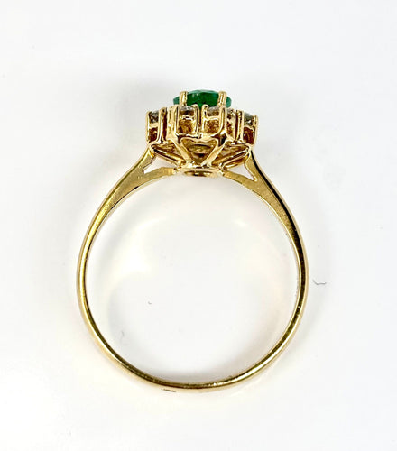 Bague 55.5 Bague rosette contemporaine en or jaune avec une émeraude de 0,6 ct AA+ et des diamants de 0,32 ct 58 Facettes E37