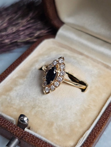 Bague 52.5 Bague marquise saphir et diamants en or jaune 18 carats 58 Facettes 706