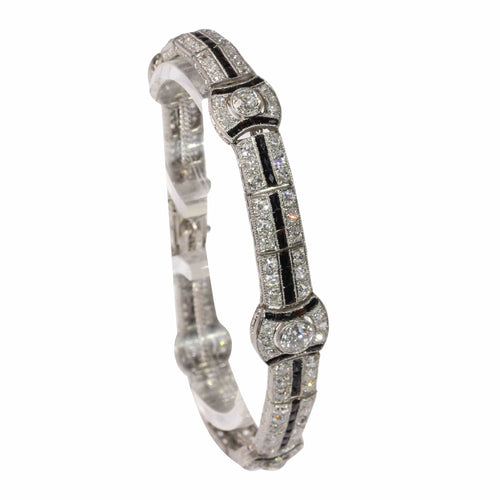 Häikäisevä julistus Art Deco: Rannekoru Platina, jossa on timantteja ja onyksia 