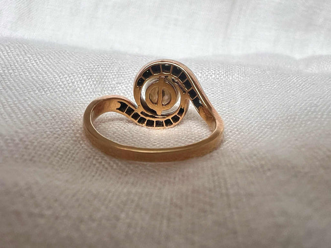 Bague 51 Bague Tourbillon Perle et Diamants en or jaune, or blanc ou platine 58 Facettes BJ-001