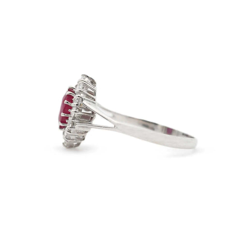 Bague Bague en or blanc avec un rubis du Mozambique de 1,21 ct et des diamants en périphérie 58 Facettes 10710