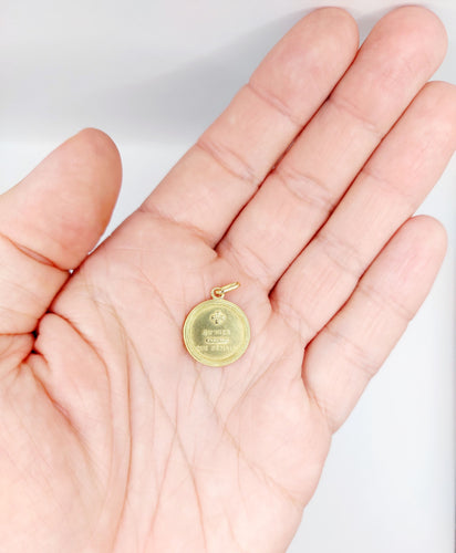 Pendentif AUGIS - Pendentif médaille d'amour 17mm or jaune  "+ qu'hier - que demain" (circa 1930) 58 Facettes A06133