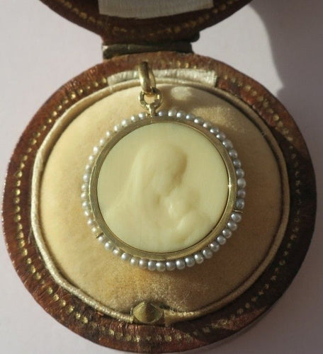 Pendentif Médaille pendentif Art Nouveau Vierge à l’enfant os perles fines 58 Facettes