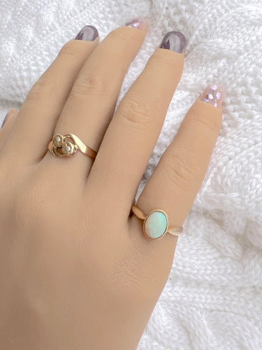 Bague 51 Bague ancienne or jaune et opale en cabochon 58 Facettes 1454