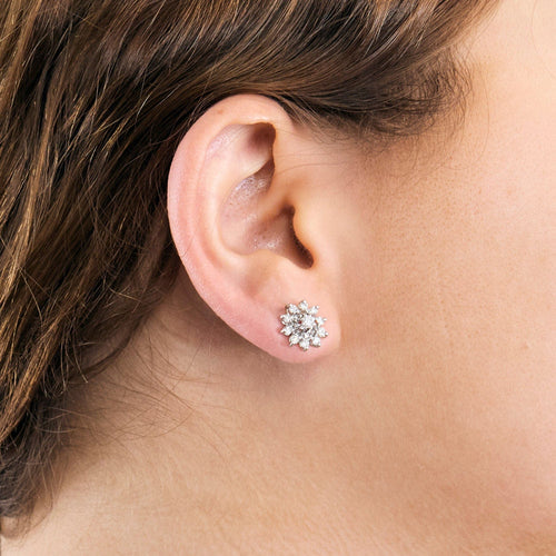 Boucles d'oreilles Boucles d'oreilles fleurs or blanc et diamants 58 Facettes 250255