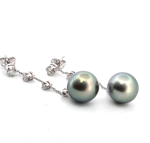 Boucles d'oreilles Boucles d'oreilles en or blanc 18 carats avec perles de Tahiti et diamants 58 Facettes