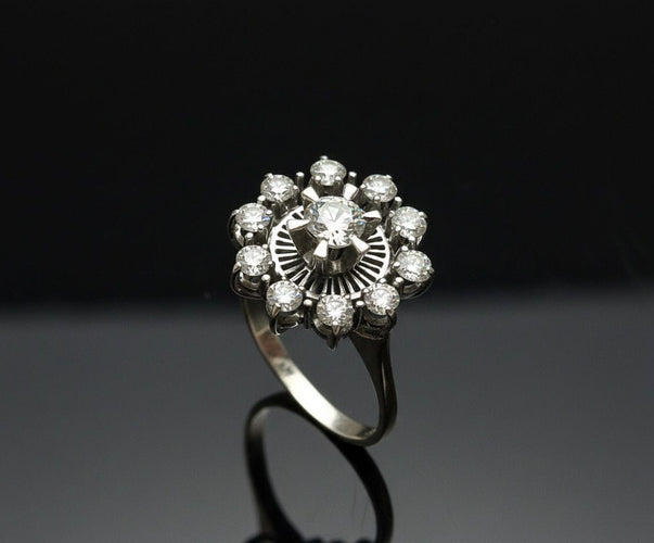 Bague Bague en or blanc sertie de diamants, époque lictueuse italienne 58 Facettes