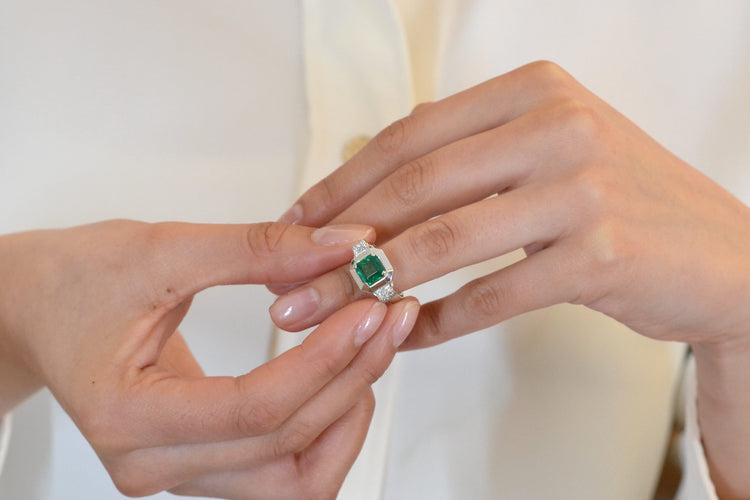 Bague 47 Bague vintage émeraude 1,54cts et diamants 58 Facettes 26359B-25909