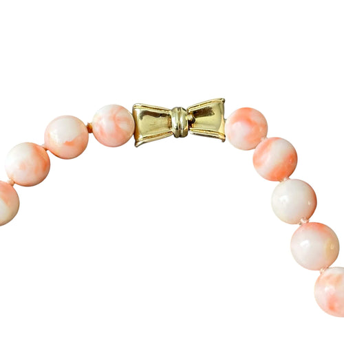 Collier Collier en perles de corail peau d'ange et fermoir or jaune 18 carats 58 Facettes 356