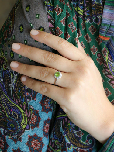 Bague 53 Bague péridot entourage diamants 58 Facettes 1174.6