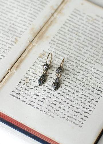 Boucles d'oreilles Anciennes boucles d'oreilles dormeuses diamants, or jaune et argent 58 Facettes