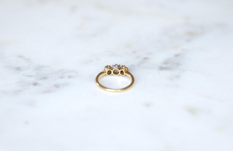 Bague 51 Bague Jarretière Ancienne Or Jaune, Saphirs et Diamants 58 Facettes