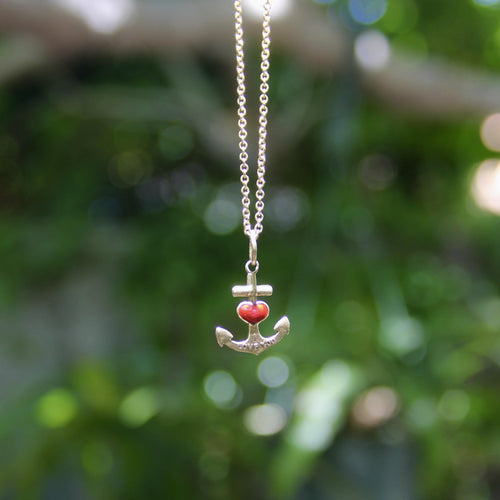 Pendentif Pendentif ancre en or 14 carats et cœur rouge émaillé 58 Facettes A2003A