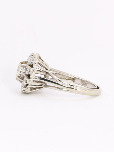 Pierścionek Stokrotka z białego złota z diamentami 1,10 ct 