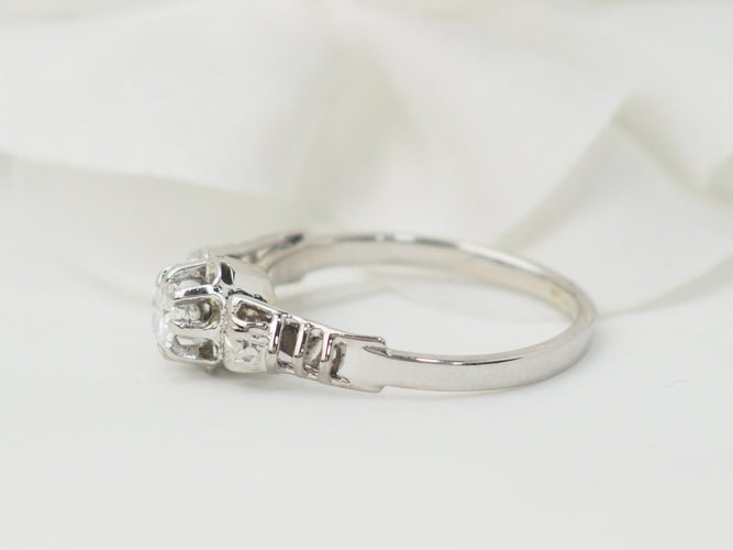 Bague 53.5 Bague solitaire en or blanc et platine, diamant 0,23ct 58 Facettes 33120