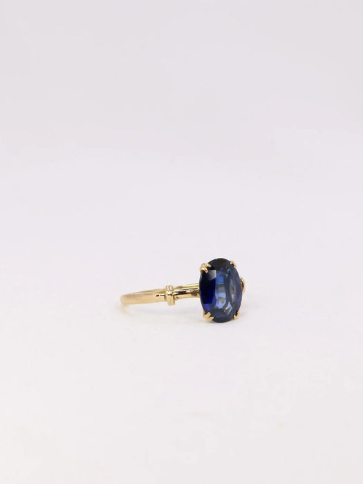 Yellow gold oval sapphire ring