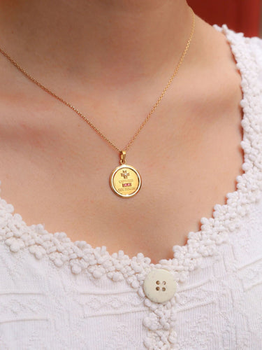 Pendentif Médaille amour AUGIS ronde Plus qu'hier moins que demain or jaune diamant rubis 58 Facettes J623