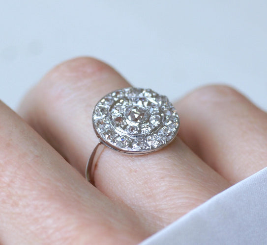 Bague 52.5 Bague Cible Ronde Art Deco Diamants 1,60 Cts 58 Facettes