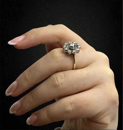 Bague Bague en or blanc sertie de diamants, époque lictueuse italienne 58 Facettes