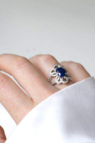 Bague 53.5 Bague Fleur or blanc, saphir de Ceylan 2.80 Cts, diamants 58 Facettes