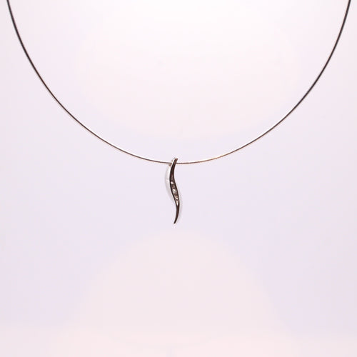 Collier Collier or blanc avec pendentif forme vague serti de diamants 58 Facettes