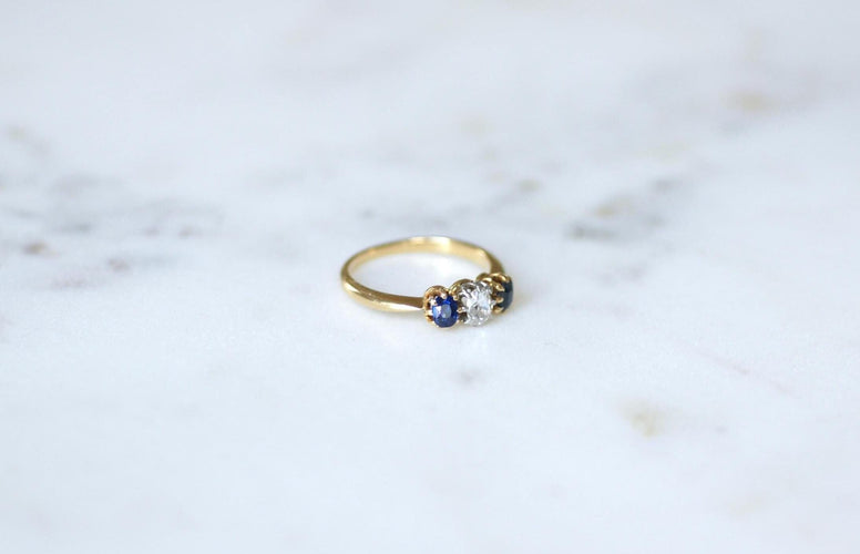 Bague 51 Bague Jarretière Ancienne Or Jaune, Saphirs et Diamants 58 Facettes