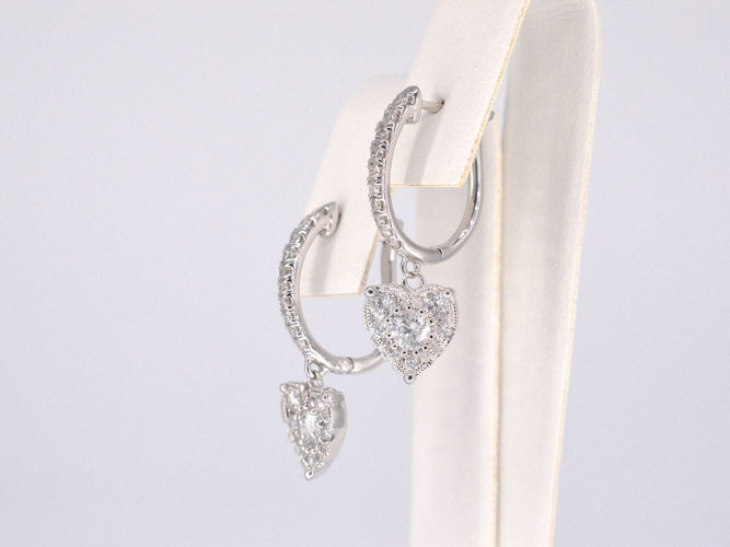 Boucles d'oreilles Boucles d'oreilles en or blanc serties de diamants en forme de cœur 58 Facettes 2174